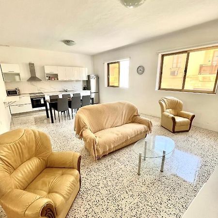 Camag Apartment - Very Close To Airport Бірзеббуджа Екстер'єр фото