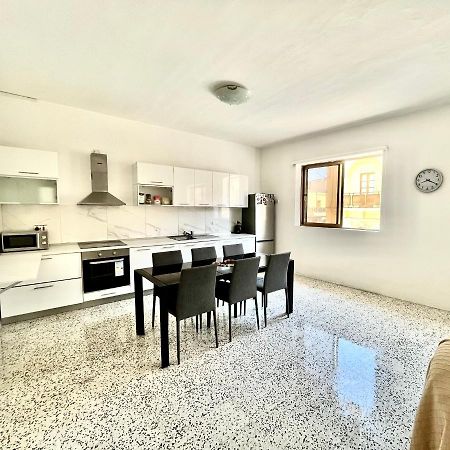 Camag Apartment - Very Close To Airport Бірзеббуджа Екстер'єр фото