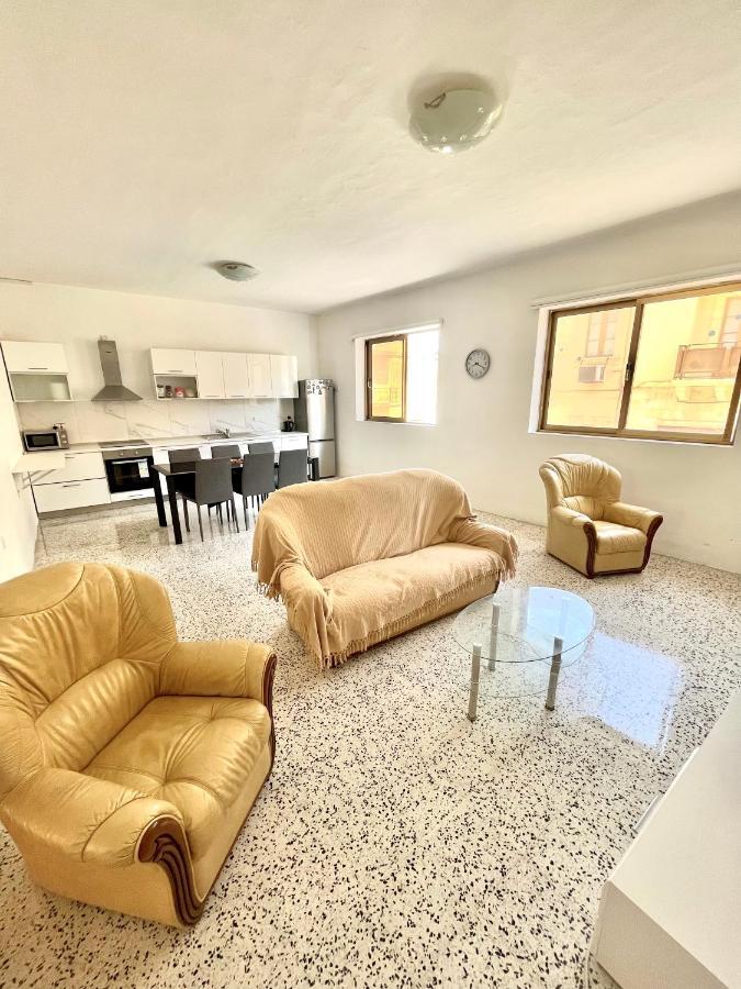 Camag Apartment - Very Close To Airport Бірзеббуджа Екстер'єр фото