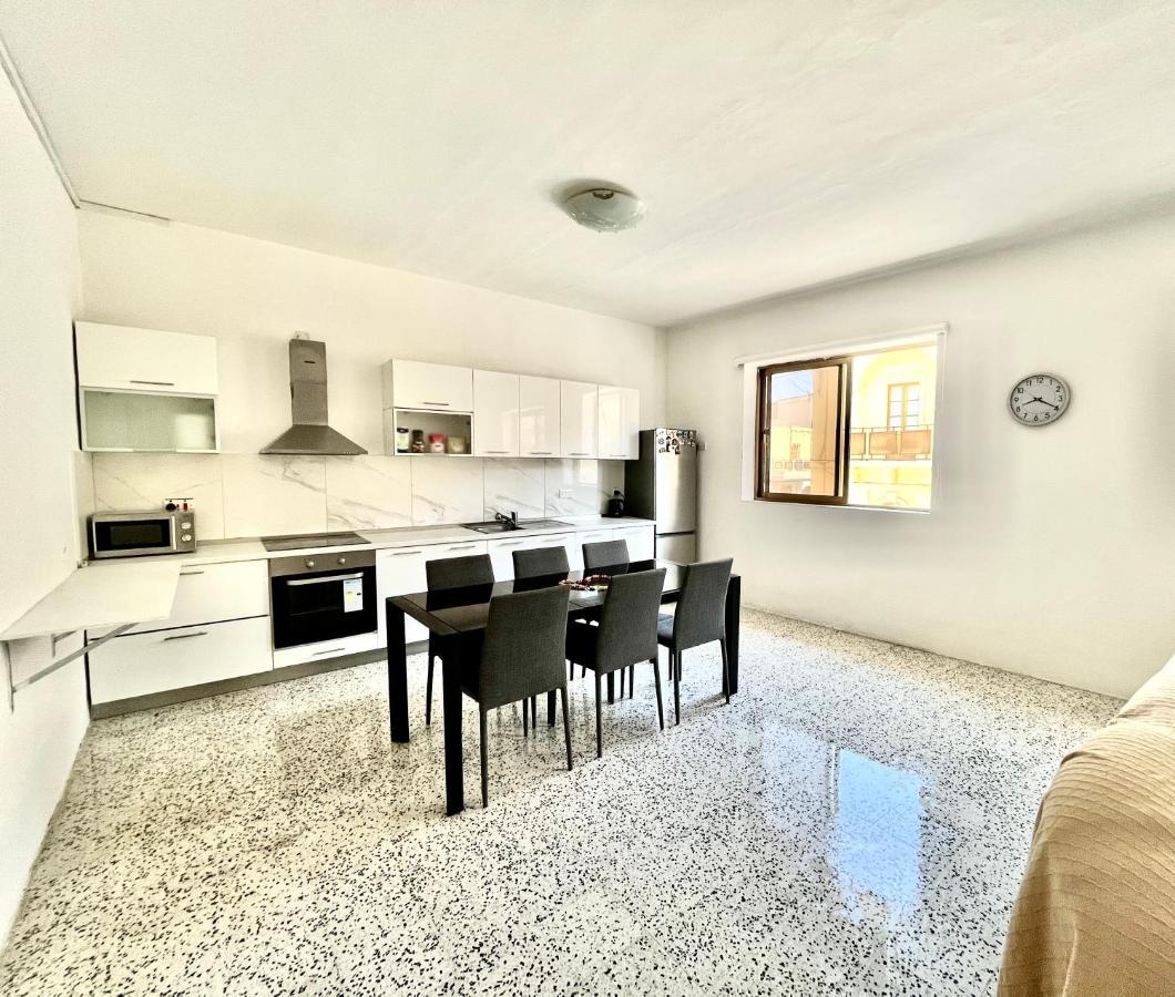 Camag Apartment - Very Close To Airport Бірзеббуджа Екстер'єр фото