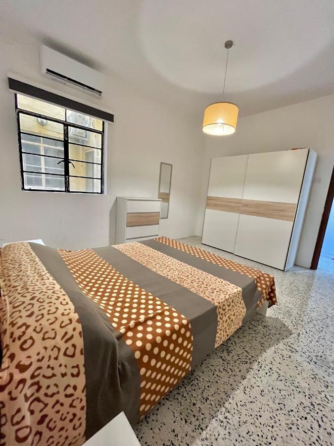Camag Apartment - Very Close To Airport Бірзеббуджа Екстер'єр фото