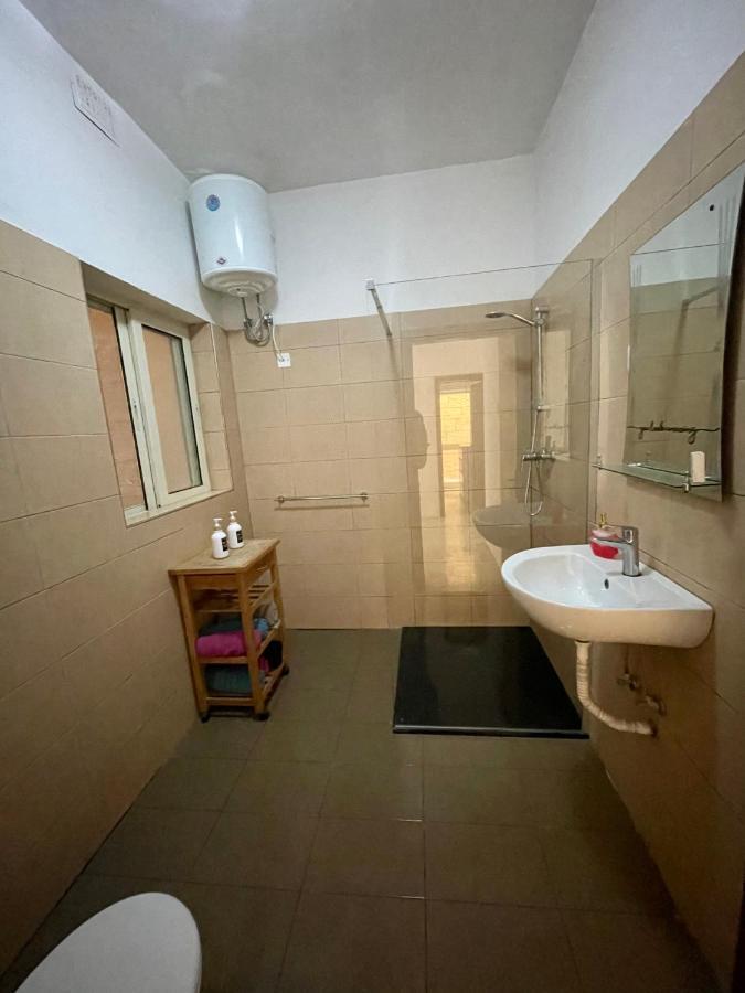 Camag Apartment - Very Close To Airport Бірзеббуджа Екстер'єр фото